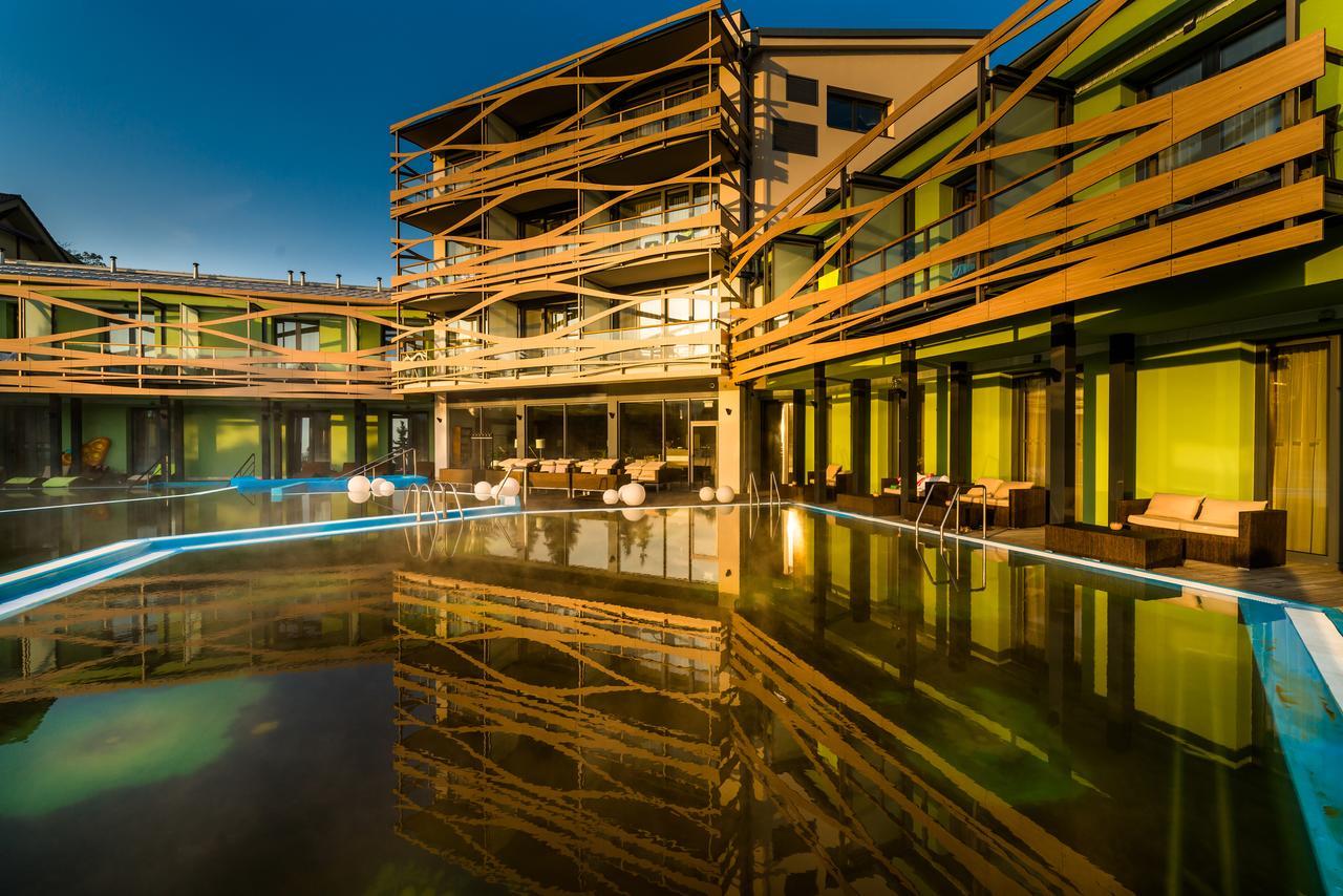 Hotel Galeria Thermal Besenova Bagian luar foto