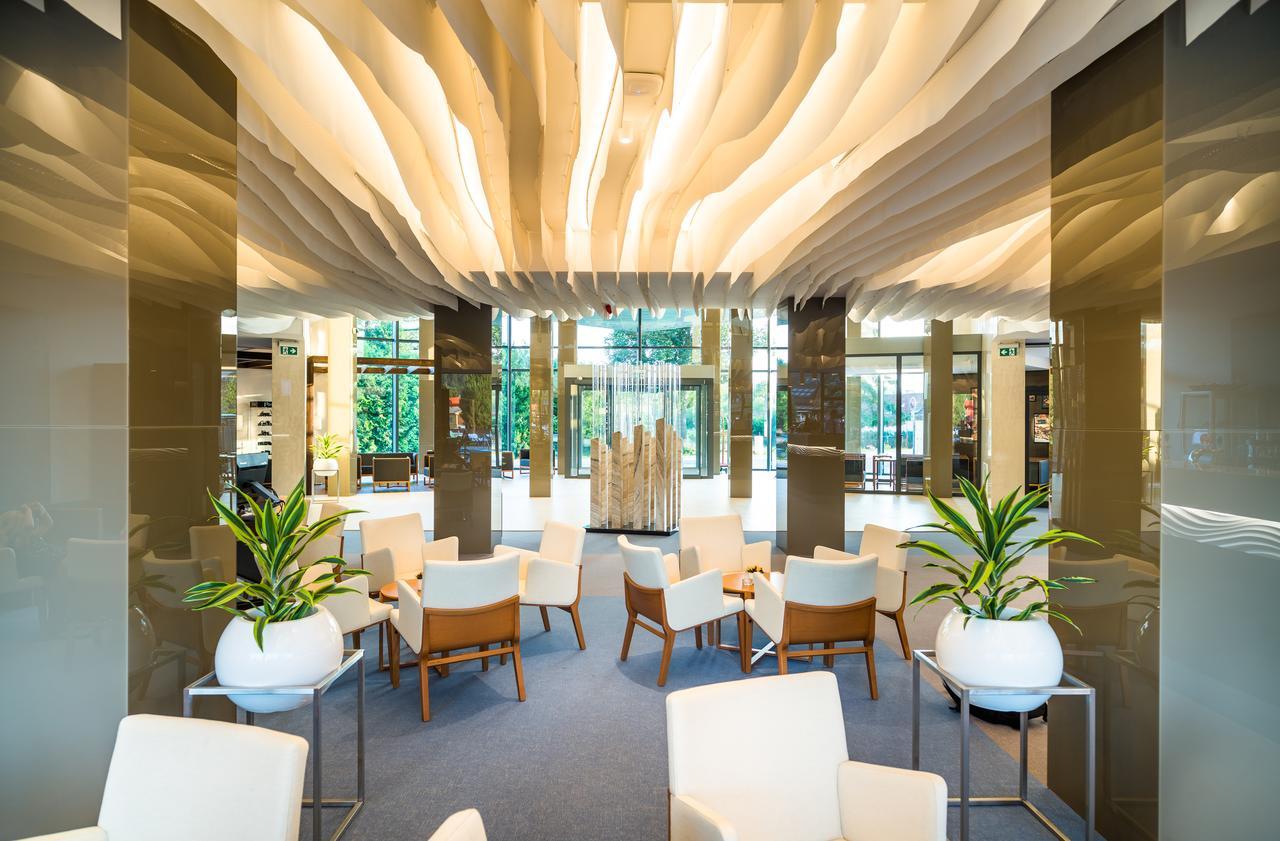 Hotel Galeria Thermal Besenova Bagian luar foto