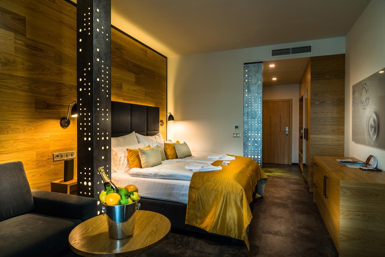 Hotel Galeria Thermal Besenova Bagian luar foto